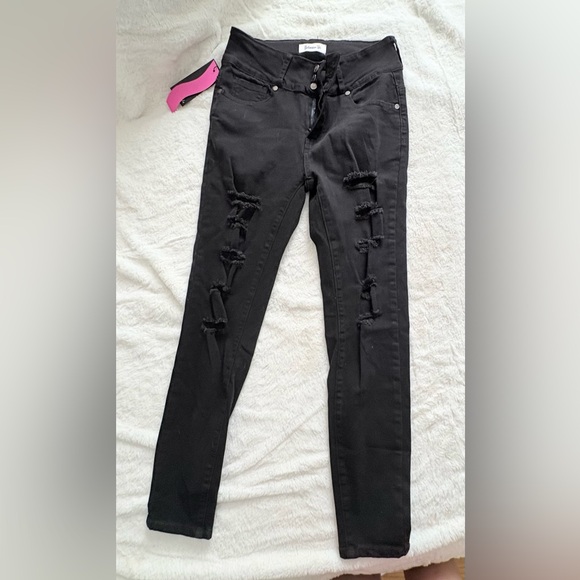 Stylish Black Ripped Skinny Jeans - Picture 1 of 4